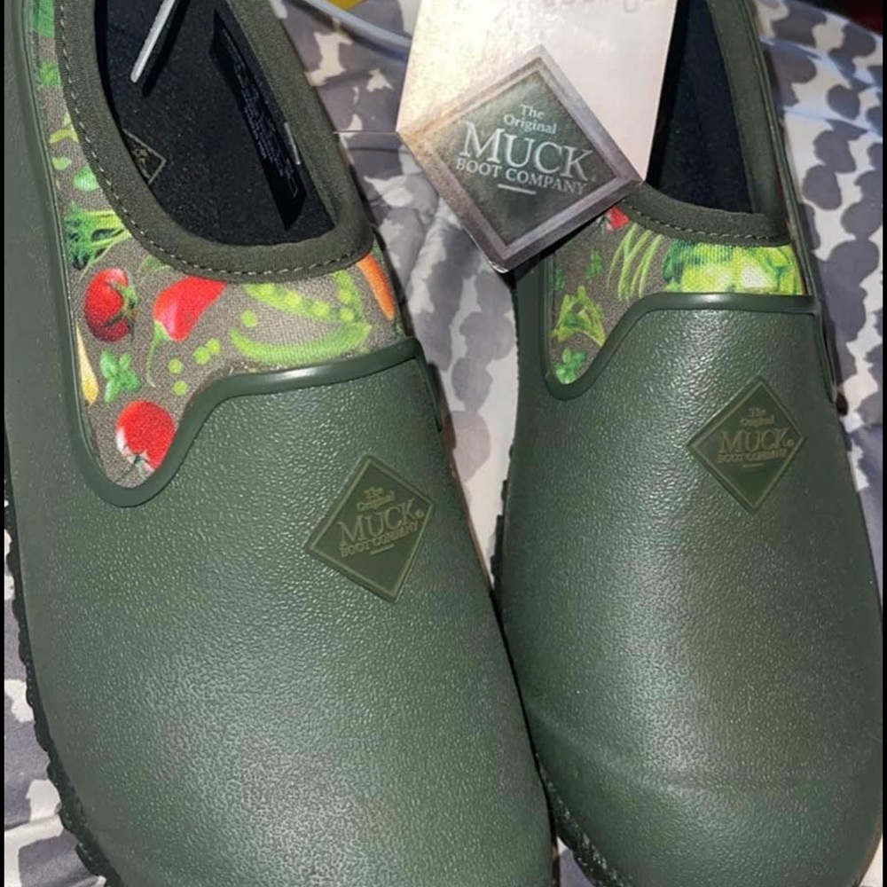 Muck veggie slip on boots